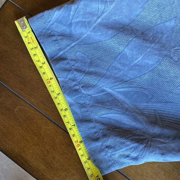 100% Silk Grey-on-Grey TOMMY BAHAMA Hawaiian Style Shirt Size XXL - Picture 9 of 13